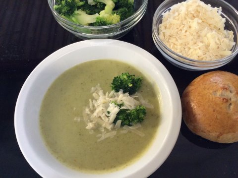 Broccolisuppe med Parmesan-en  meget velsmagende ret!