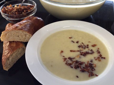 Kartoffelsuppe med porrer og bacon